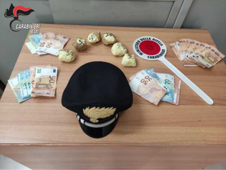Molfetta, in auto con la famiglia e 300 grammi di cocaina