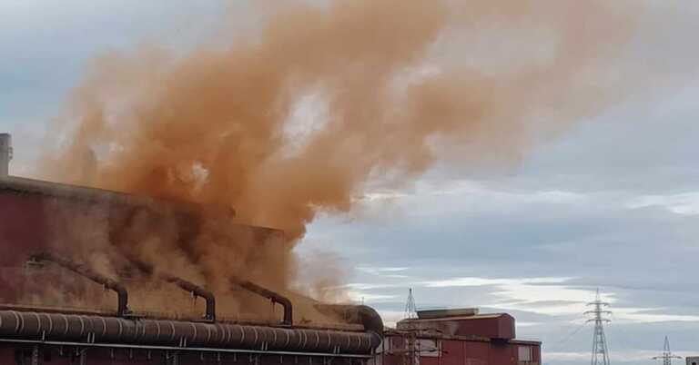 Taranto, «nube rossastra dall’acciaieria 2 dell’ex Ilva». I sindacati chiedono chiarimenti