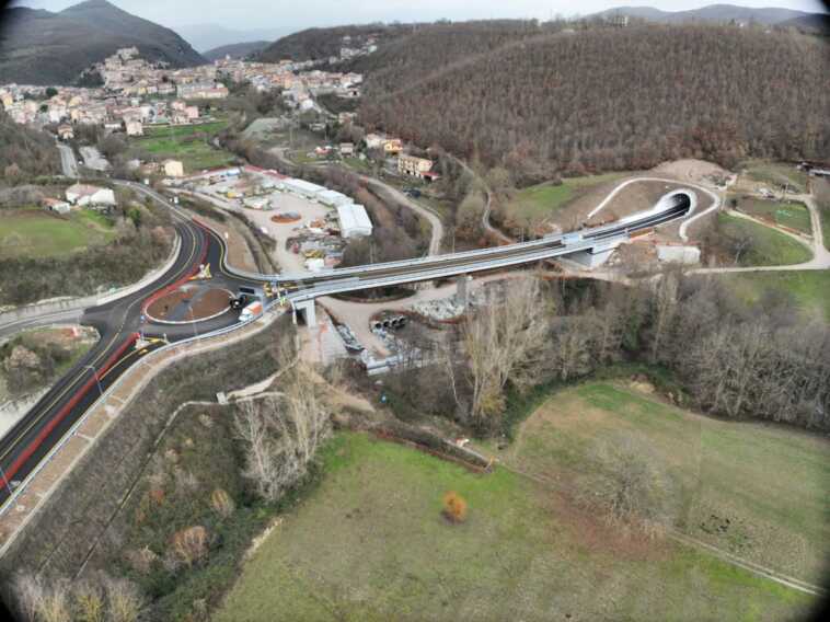 Riaperta dopo 40 anni la statale Tito-Brienza. Bardi: «La regione ha fame di infrastrutture» – VIDEO