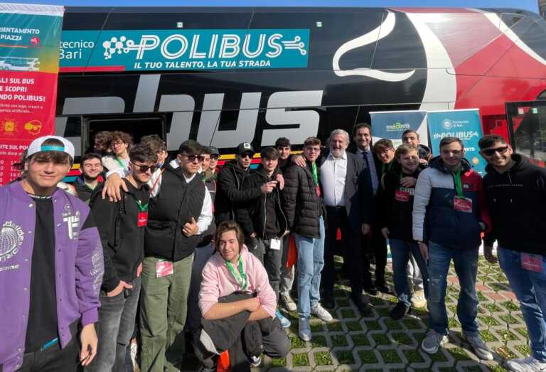 Riparte il viaggio del Polibus: il Politecnico di Bari a caccia di talenti sulle strade di Puglia e Basilicata