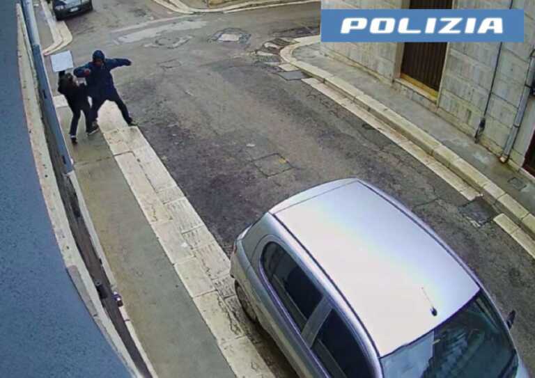 Andria, aggredisce donne per strada perché sono al cellulare: arrestato un 27enne straniero