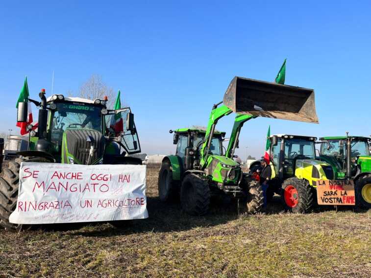 Galleria foto 'Bruxelles, prima tappa degli agricoltori. “Rispetto per chi lavora la terra”. La protesta' - foto 1