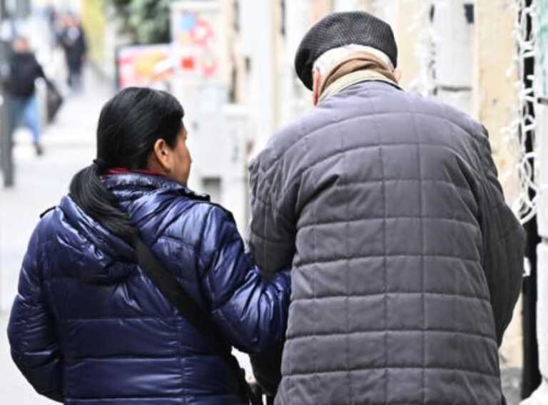 Le famiglie pugliesi spendono 207 milioni per i lavoratori domestici. Nel 2050 aumenteranno le badanti