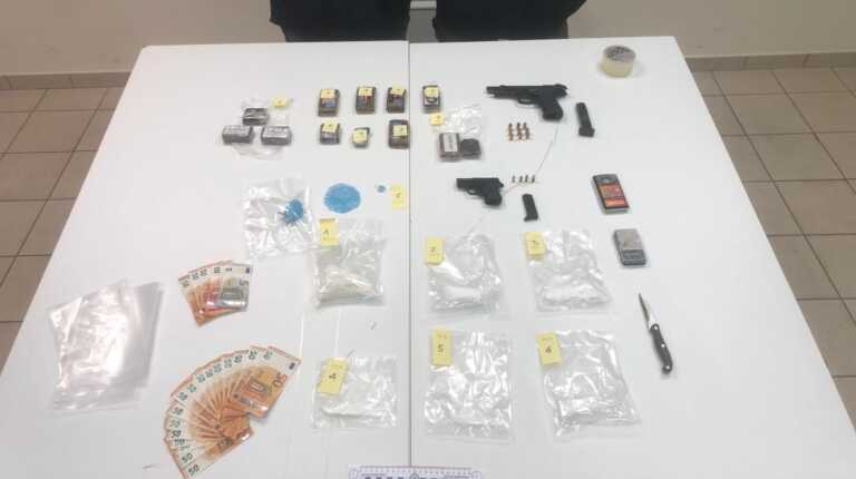 Spaccia droga con i complici nel parcheggio del supermercato per cui lavora a Taranto: tre arresti