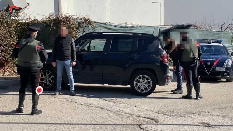 «Suo figlio ha provocato un incidente» e chiedono 10mila euro a un 82enne di Matera: arrestati due truffatori – VIDEO