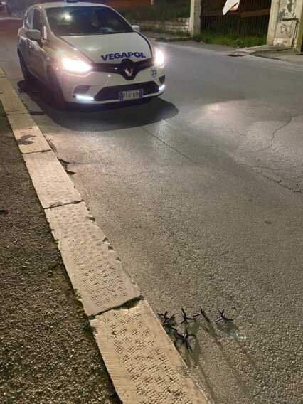 Galleria foto 'Canosa, assalto al bancomat con l’esplosivo: ladri in fuga col bottino, sull’asfalto chiodi a tre punte – FOTO' - foto 8