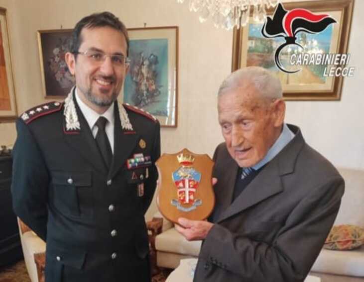 Festa a Giuggianello per i 100 anni del maresciallo Remo Bolognino: gli auguri dei Carabinieri