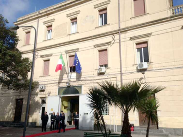 Detenuto barese semi paralizzato in carcere a Caltanissetta, la denuncia: «Mi vengono negate le cure»