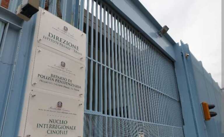 Trani, poliziotto penitenziario aggredito da un detenuto: ha riportato un trauma cranico
