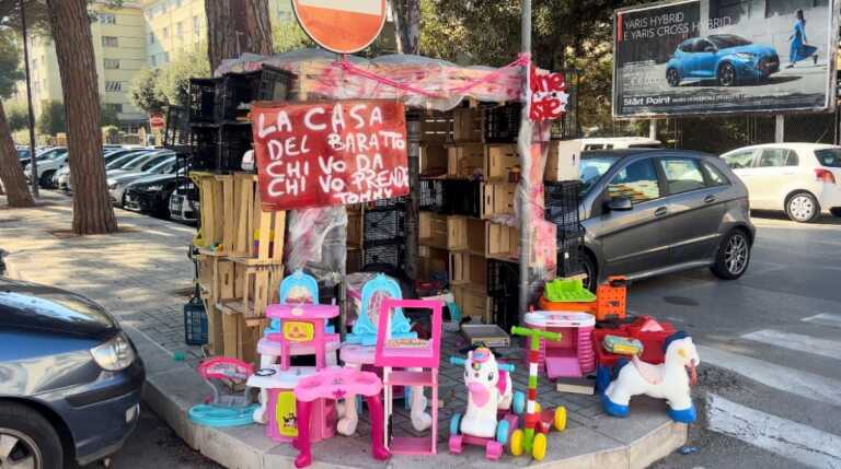 Raccoglie giocattoli per i bimbi bisognosi ma la “Casa solidale” sarà smantellata: multato a Brindisi
