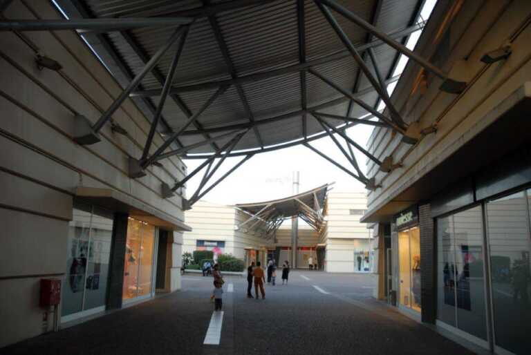 Ruba vestiti in un negozio del centro commerciale di Borgo Venusio: denunciata una 35enne altamurana