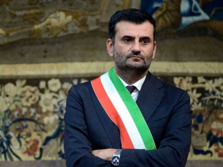 Decaro punta sul terzo mandato per dare la scalata al vertice del Pd