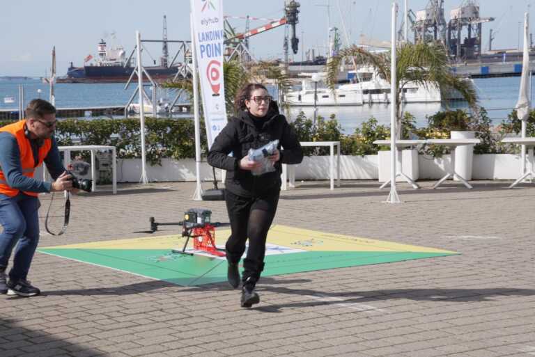 Il defibrillatore arriva con un drone: via alla sperimentazione a Taranto per “abbattere” i tempi di soccorso