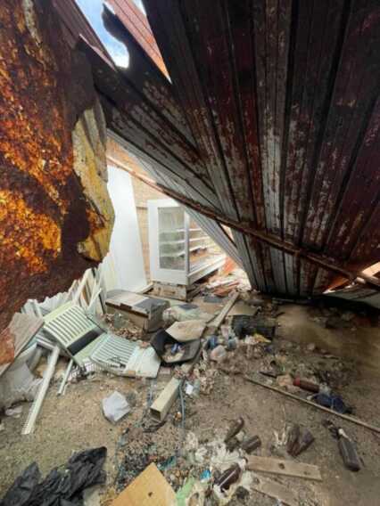 Galleria foto 'Scoperta una discarica abusiva nelle campagne di Polignano: trovati anche rifiuti speciali – FOTO' - foto 1