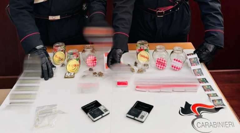 Taranto, droga nascosta in barattoli di marmellata e barrette di cioccolato: arrestato un 27enne