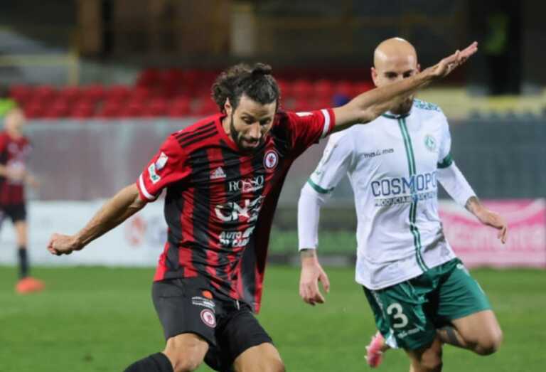 Foggia, finale da brividi: in tre minuti la ribalta e batte il quotato Crotone