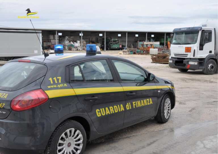 Galleria foto 'Controlli nei distributori di carburante del Foggiano: scoperti due “abusivi” e un deposito illegale di gpl' - foto 1