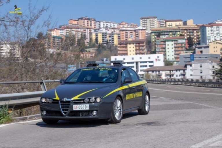 Droga in auto e la casa difesa da telecamere e un cane molosso: coniugi arrestati a Potenza