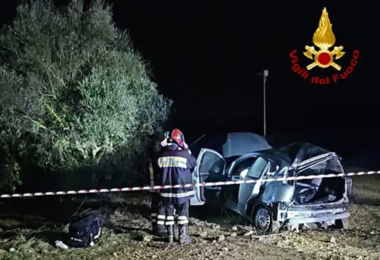Un mazzo di fiori a scuola per Matilde Chionna, morta in un incidente a Mesagne. Sequestrate le auto