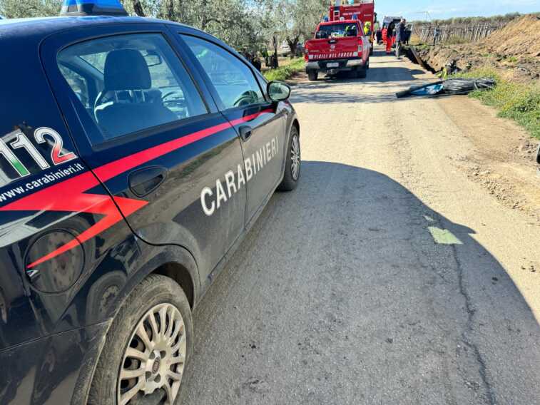 Tragedia a Stornara: operaio 23enne muore schiacciato dal terreno mentre lavora a un impianto di irrigazione – VIDEO