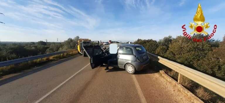 Ostuni, sbatte con l’auto contro il guard rail: 41enne soccorsa da un vigile del fuoco fuori servizio