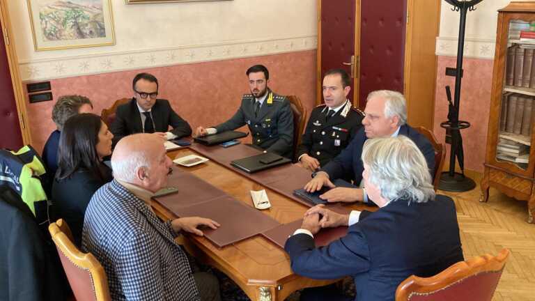Vertice in Prefettura sulla criminalità a Cerignola, il sindaco: «I carabinieri presidieranno i negozi»