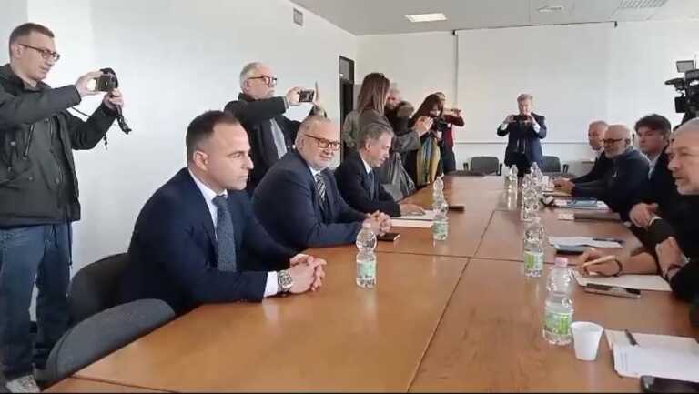 Ex Ilva, primo incontro tra il commissario Quaranta e i sindacati nello stabilimento di Taranto – VIDEO