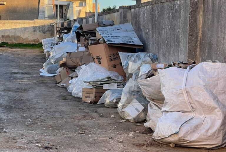 Lequile, dopo la ristrutturazione è emergenza in aula: «I bimbi tornano a casa ricoperti di polvere»