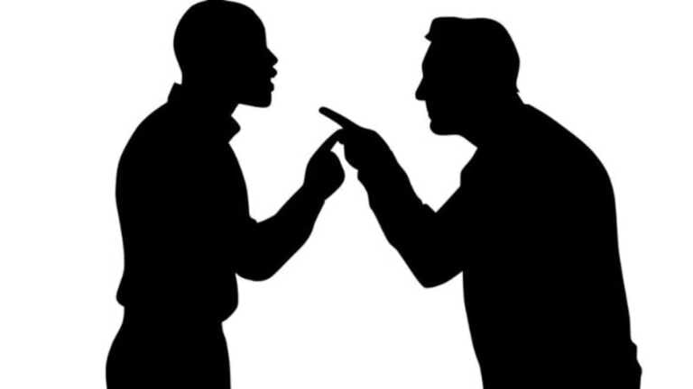 L’inutile politica dell’insulto