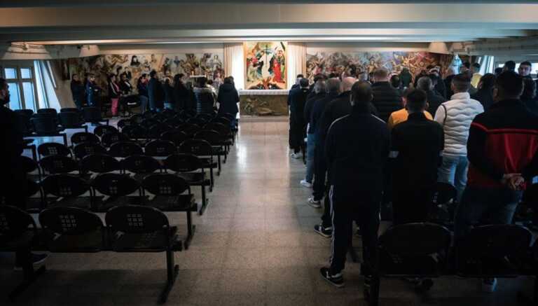Le reliquie del beato Livatino nel carcere di Taranto: «Ha donato la vita per la legalità»