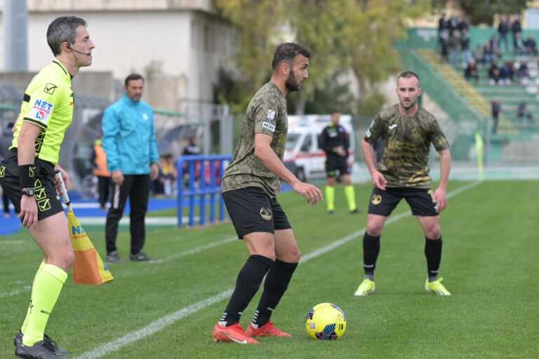 Il Monopoli lotta ma cade in nove con la capolista: la Juve Stabia passa al “Veneziani”