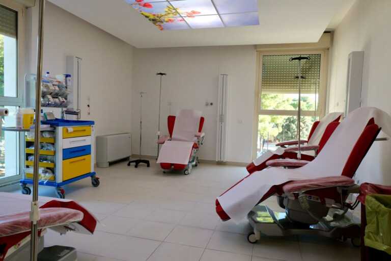 Nuovi ambulatori all’Istituto tumori di Bari. Emiliano: «Punto di riferimento per l’oncologia in Puglia» – VIDEO