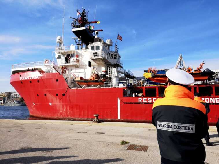 Migranti, Sos Mediterranee: «Bene la decisione del tribunale di Brindisi sul decreto Piantedosi»