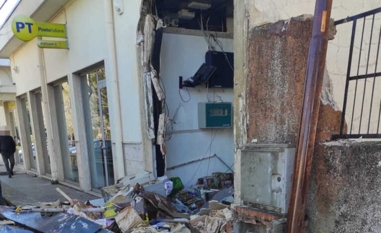 Assalti ai bancomat in provincia di Foggia e nella Bat: Poste italiane spegne gli Atm nelle ore notturne