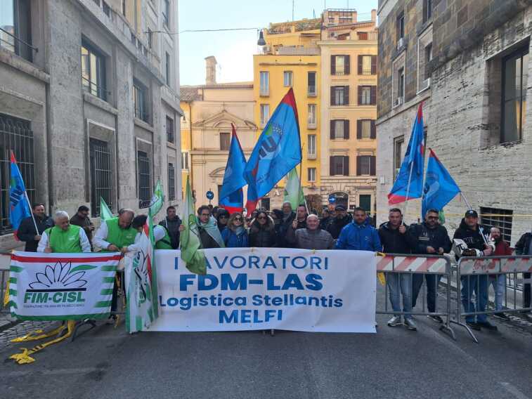 Melfi, i lavoratori Stellantis manifestano a Roma: «Necessari incentivi per l’occupazione»