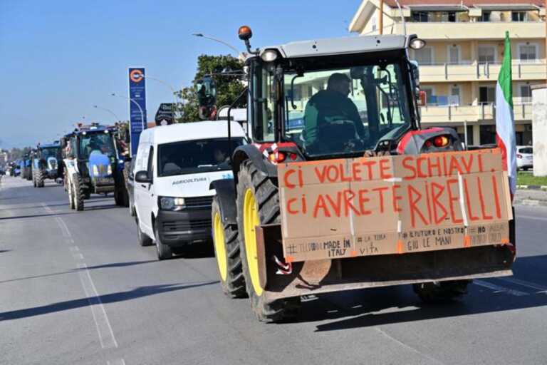 Agricoltori, la protesta va avanti ma ora il fronte è spaccato. In Puglia presidi permanenti