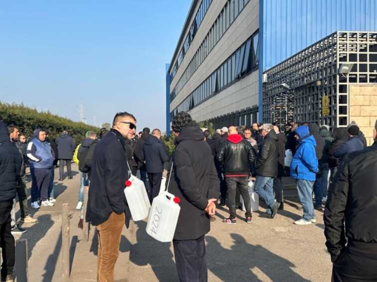 Ex Ilva, conclusa all’ispezione dei commissari in fabbrica a Taranto: «Non sono state date informazioni»