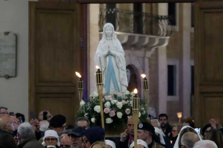 La statua della Madonna di Lourdes fa tappa nella Bat: «Preziosa occasione di preghiera per i fedeli»