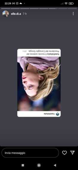 Galleria foto 'Pubblica una foto di Meloni a testa in giù, bufera sul presidente del Museo di Ostuni. Poi arrivano le scuse' - foto 1