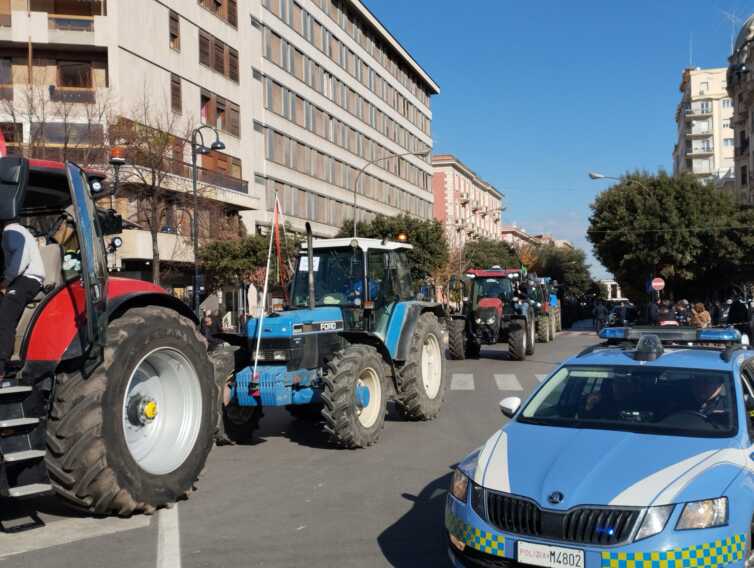 La protesta senza fine degli agricoltori. Dopo Sanremo preparativi per il corteo di Roma
