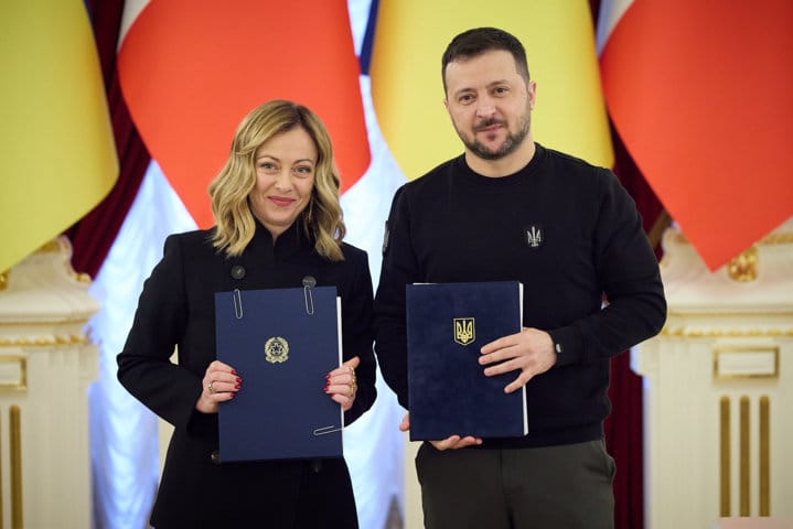 Meloni e Zelensky firmano il bilaterale sulla sicurezza: durerà 10 anni