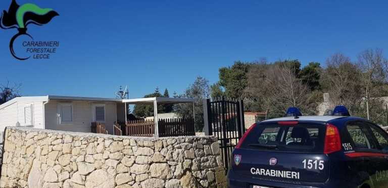 Costruiscono una casetta abusiva a Torre Specchia: denunciati i 2 proprietari