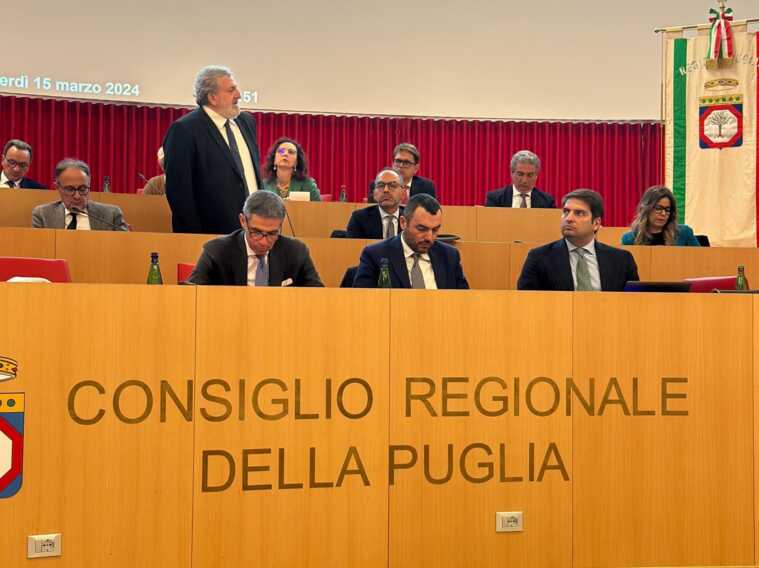 Acqua, via libera in Puglia alla legge per il controllo pubblico del servizio idrico – VIDEO