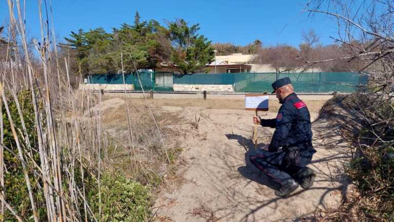 Porto Cesareo, sorpreso a “sbancare” dune in un’area protetta a Punta Prosciutto: denunciato