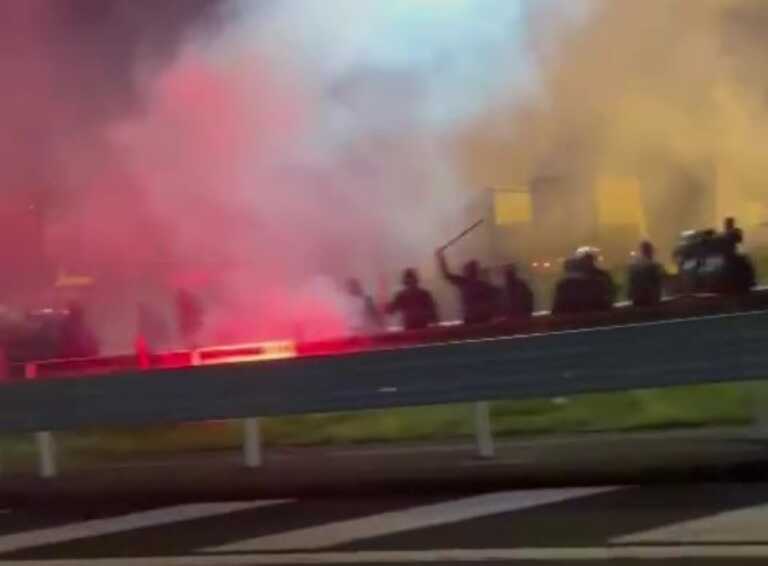 Agguato dei tifosi del Lecce ai supporter della Nocerina: bombe carta e fumogeni in un’area di servizio