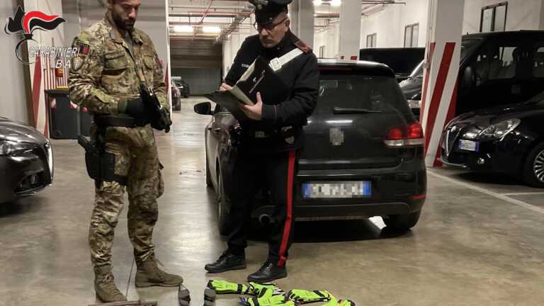 Andria, auto rubate e smontate in un casolare in campagna: due arresti – VIDEO