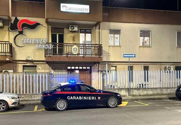Violenta rapina in casa a Fasano: legano la proprietaria e rubano 12mila euro. Due arresti
