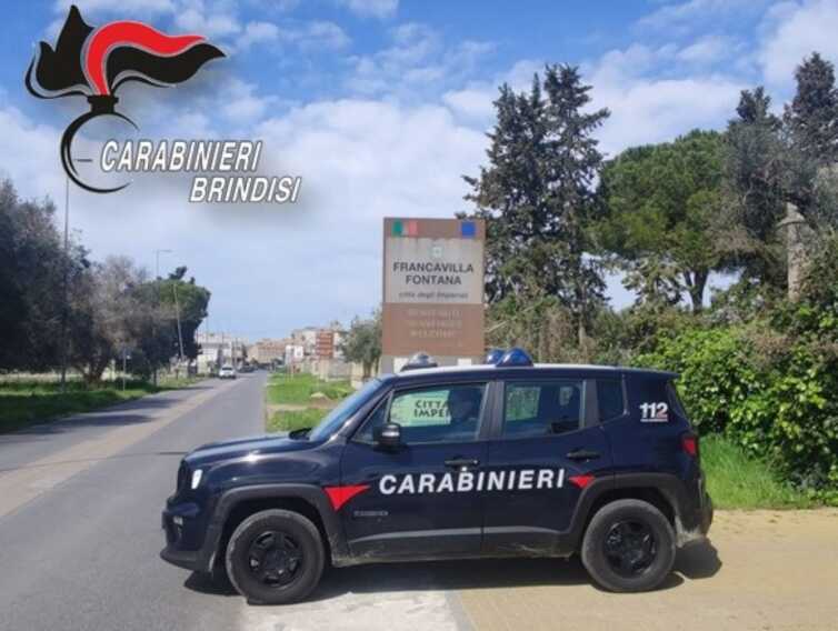 Francavilla Fontana, ordigno esplode davanti alla villa di un imprenditore: due in fuga