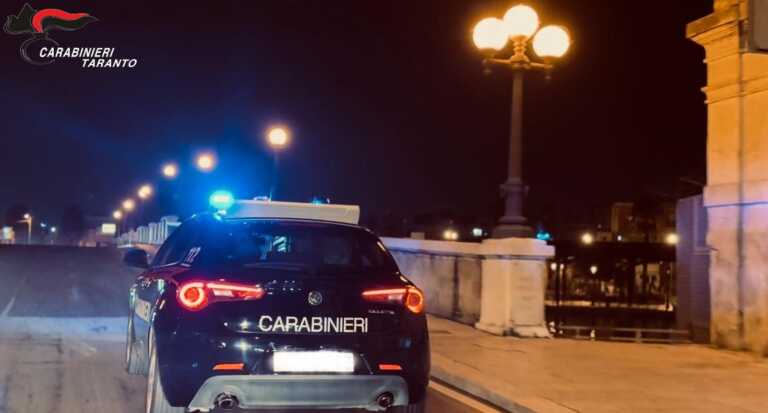 Incendia l’auto del vicino dopo una lite per le spese condominiali: 56enne arrestato a Taranto