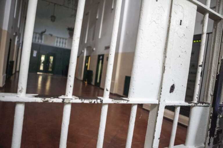 Tentarono di strangolare un’assistente penitenziaria a Potenza: condanna confermata per due detenute